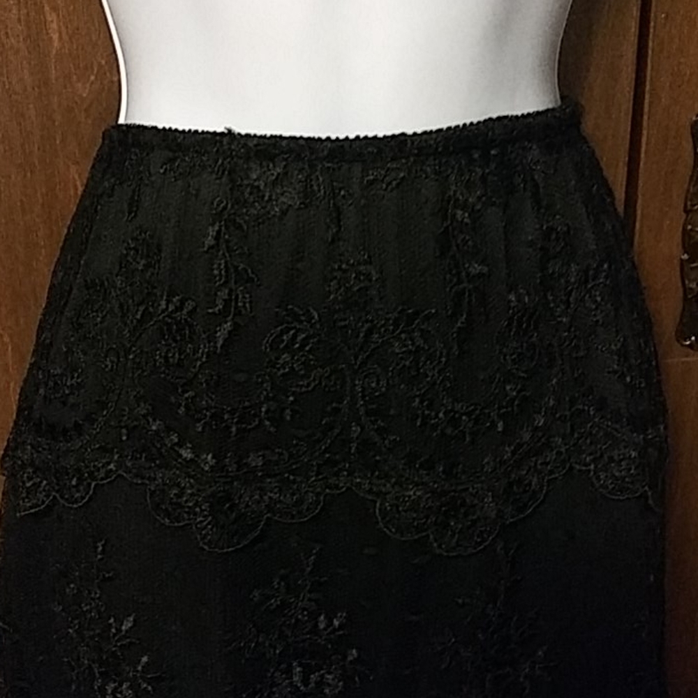 CADSADEI BLACK LACE SKIRT - 14 - Picture 2 of 8